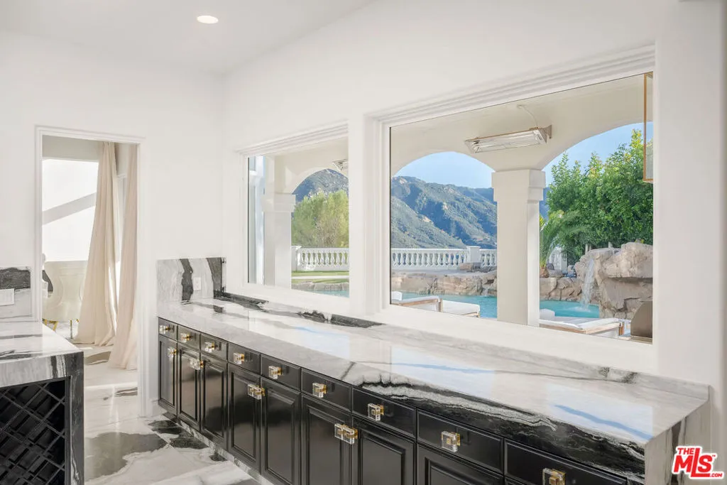 25665 Mulholland Highway, Calabasas, California 91302 home-pic-9